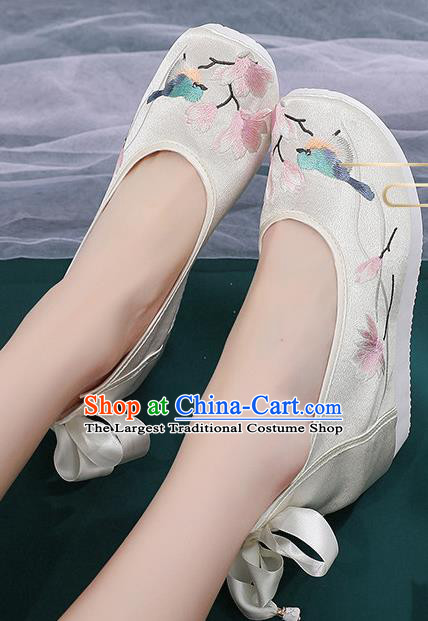China Embroidered Mangnolia Bird Shoes National White Cloth Shoes Traditional Princess Shoes