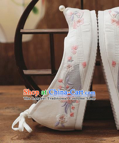 China Embroidered Lute Shoes Handmade White Cloth Bow Shoes Folk Dance Shoes