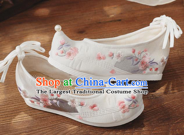 China Embroidered Lute Shoes Handmade White Cloth Bow Shoes Folk Dance Shoes