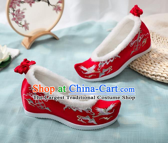 Chinese Embroidered Red Cloth Shoes Classical Dance Wedge Heel Shoes National Winter Wedding Shoes