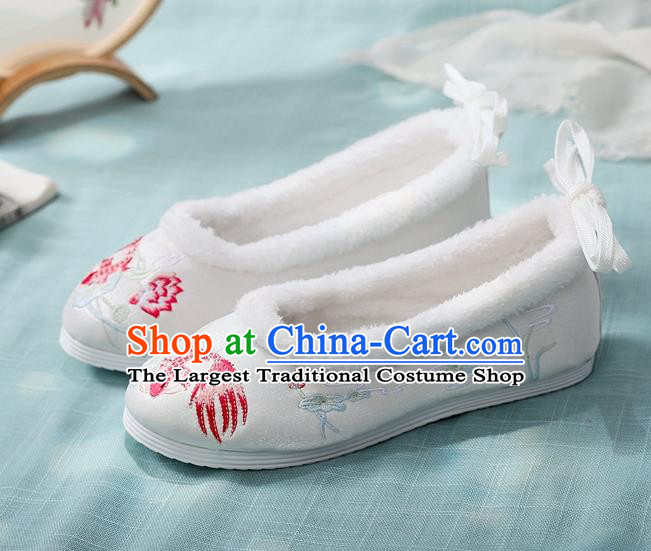 Chinese Traditional Hanfu White Cloth Shoes Embroidered Goldfish Shoes National Female Winter Shoes