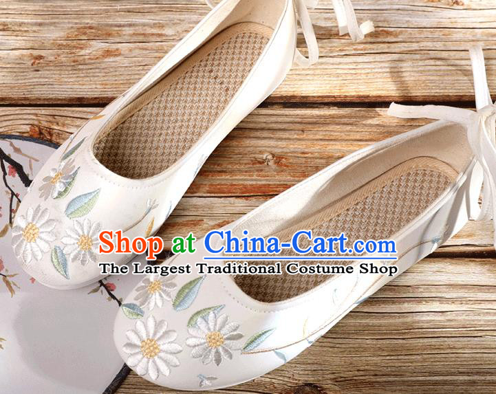 China Embroidery Daisy Shoes National Female Shoes Traditional Folk Dance Shoes