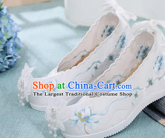 China Handmade Lace Flower Wedge Shoes National White Cloth Shoes Traditional Hanfu Embroidered Shoes