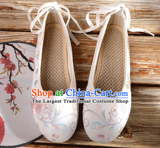 China Traditional Beijing Cloth Shoes Embroidery Plum Blossom Shoes National Woman Dance Shoes