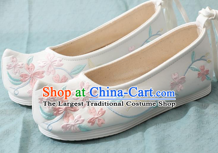 China Traditional Bow Shoes Embroidery White Cloth Shoes Ming Dynasty Female Shoes