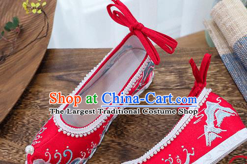 China National Woman Wedding Red Shoes Traditional Hanfu Embroidered Wave Shoes Handmade Folk Dance Pearls Shoes