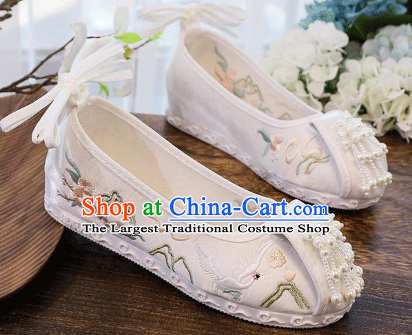 China Embroidered Crane Shoes Handmade Folk Dance White Cloth Shoes Traditional Pearls Tassel Shoes