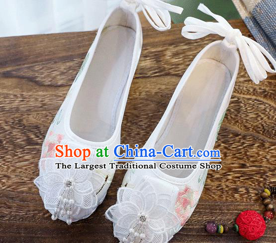 China Traditional Xiuhe Lace Flower Shoes Embroidered Lotus Shoes Handmade Folk Dance Shoes