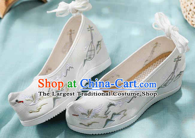China Traditional Hanfu White Cloth Shoes Handmade Wedge Shoes Embroidered Cloud Crane Shoes
