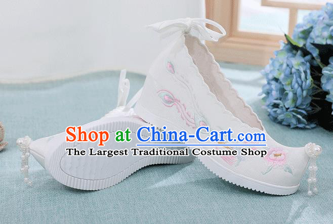 China Embroidered Phoenix Peony Shoes Traditional Hanfu Pearls Tassel Shoes Handmade White Cloth Wedge Shoes