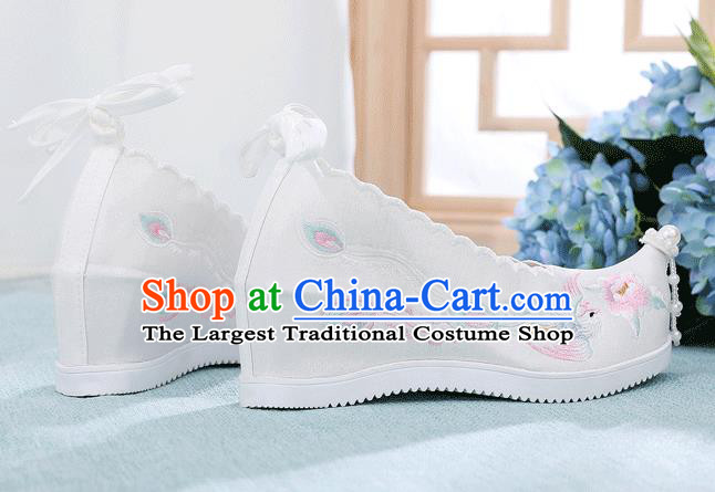 China Embroidered Phoenix Peony Shoes Traditional Hanfu Pearls Tassel Shoes Handmade White Cloth Wedge Shoes