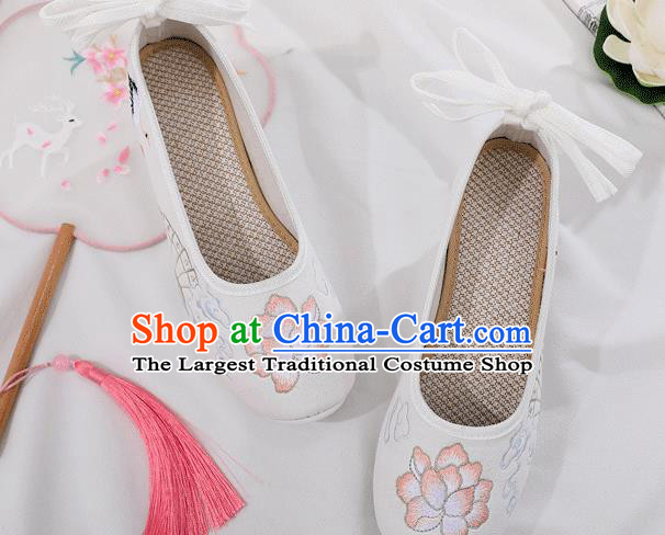 China Traditional Ming Dynasty Embroidered Shoes Ancient Princess White Cloth Shoes