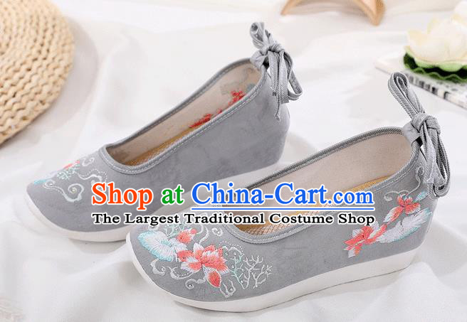 China Traditional Embroidered Lotus Grey Shoes Handmade Cloth Platform Shoes