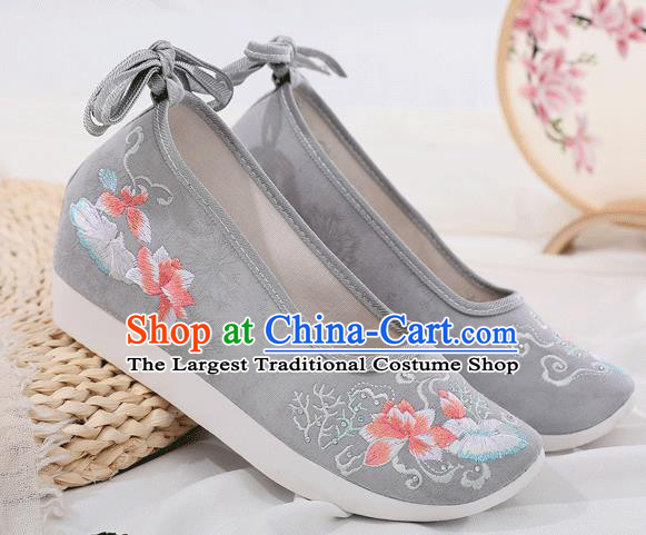 China Traditional Embroidered Lotus Grey Shoes Handmade Cloth Platform Shoes