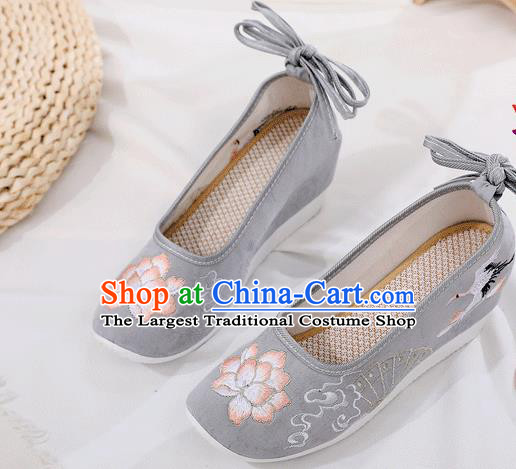 China Traditional Embroidered Grey Cloth Shoes Ancient Ming Dynasty Princess Shoes