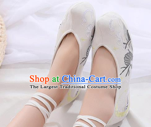 China Classical Embroidered Shoes Traditional Hanfu Bow Shoes Ancient Princess White Cloth Shoes