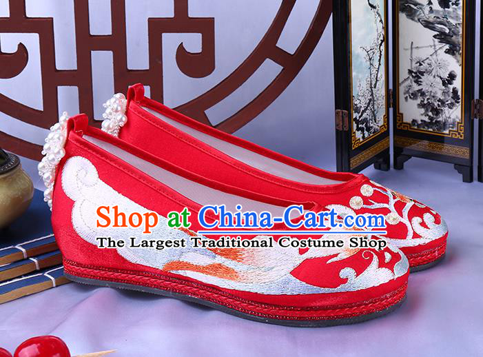 China Traditional Handmade Red Cloth Shoes Classical Wedding Shoes National Embroidery Goldfish Shoes