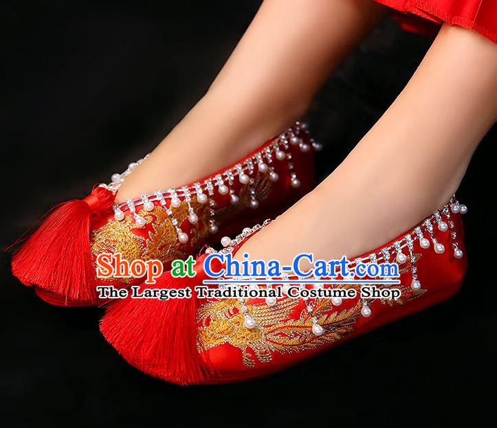 Chinese Pearls Tassel Shoes Classical Wedding Bride Shoes Traditional Xiuhe Embroidered Red Cloth Shoes