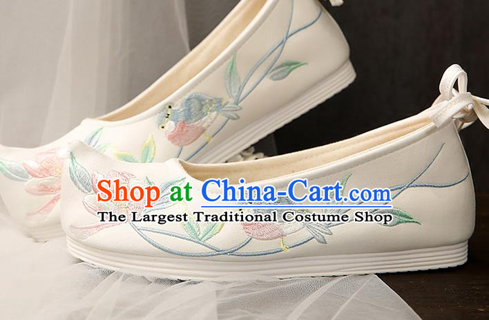 China Embroidery Flower Bird Beige Cloth Shoes Traditional Ming Dynasty Princess Shoes Ancient Hanfu Shoes