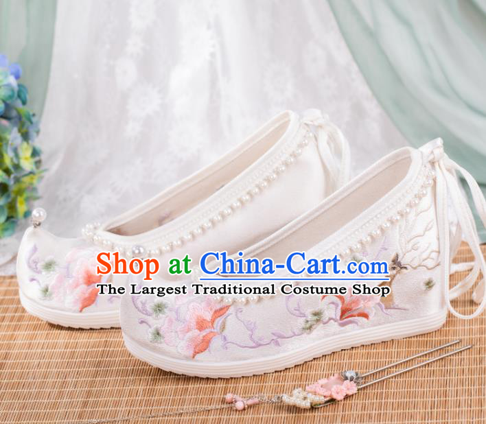 Chinese National Embroidered White Cloth Shoes Traditional Pearls Hanfu Shoes Classical Wedge Heel Shoes
