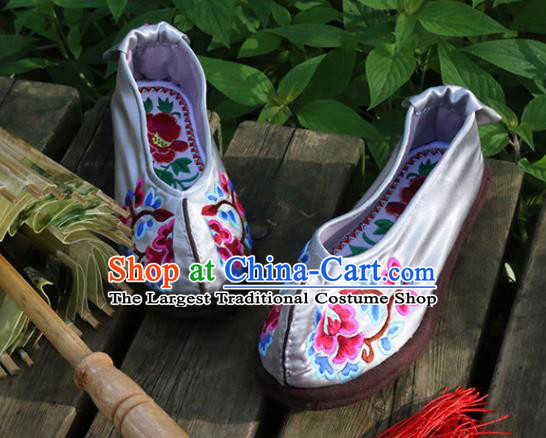 Chinese Embroidered White Satin Shoes Traditional Yi Nationality Shoes National Woman Shoes