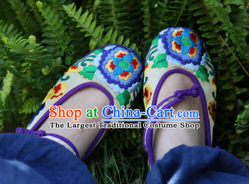Chinese Yunnan Ethnic Folk Dance Shoes Hand Embroidered Shoes Traditional National Strong Cloth Soles Shoes