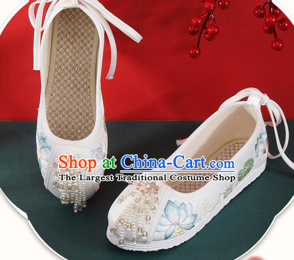 Chinese Classical Dance White Cloth Shoes National Embroidered Lotus Shoes Traditional Beads Tassel Shoes