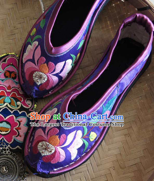 Chinese Traditional National Shoes Yunnan Ethnic Dance Shoes Hand Embroidered Purple Satin Shoes