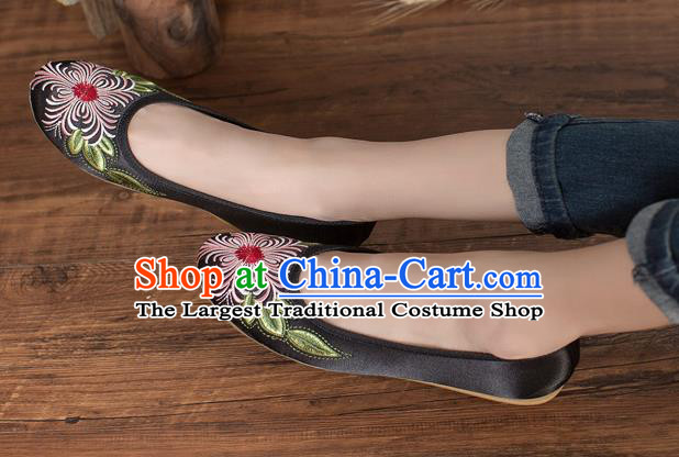 Chinese National Folk Dance Shoes Classical Embroidered Shoes Traditional Black Satin Shoes