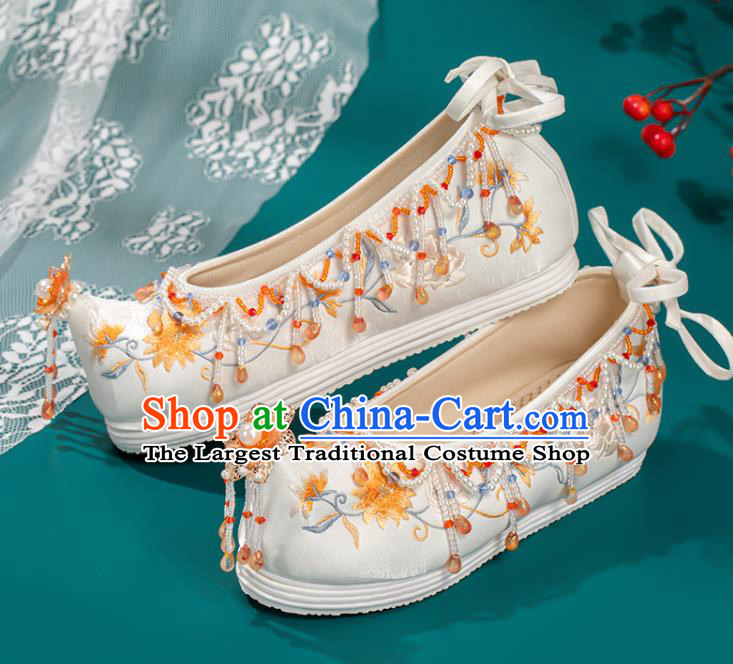 China Handmade Ming Dynasty Embroidered Bow Shoes Ancient Princess Beads Tassel Shoes Traditional Hanfu White Satin Shoes