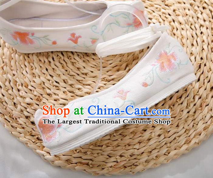 China Traditional Ming Dynasty Bow Shoes Ancient Princess Shoes Embroidered White Cloth Shoes