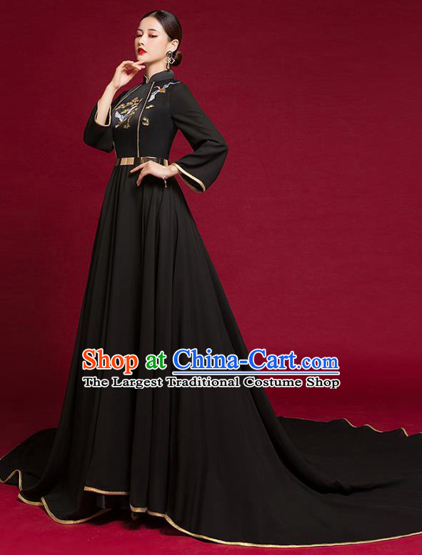 China Catwalks Fashion Embroidered Black Cheongsam Clothing Compere Qipao Dress Garment Stage Show Trailing Full Dress