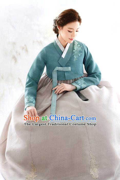 Asian Korea Hanbok Clothing Korean Wedding Mother Green Blouse and Grey Dress Traditional Garments Fashion