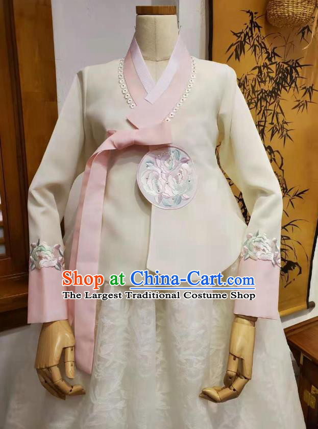 Korean Wedding Hanbok Clothing Bride Embroidered Beige Blouse and Dress Garments Asian Korea Traditional Fashion