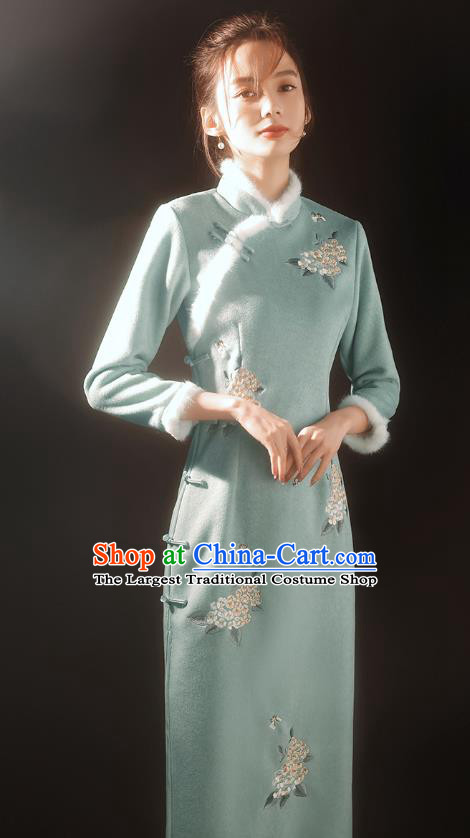 China Traditional Winter National Stage Performance Embroidered Green Woolen Cheongsam