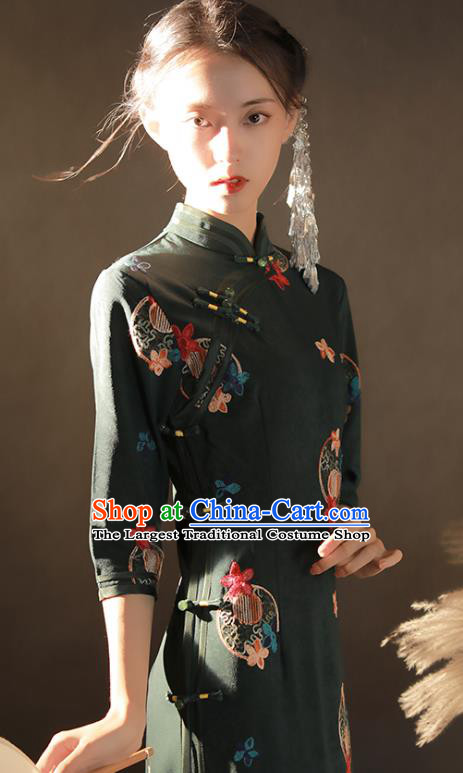 China Traditional Embroidered Atrovirens Velvet Qipao Dress National Young Woman Classical Dance Fan Dance Cheongsam