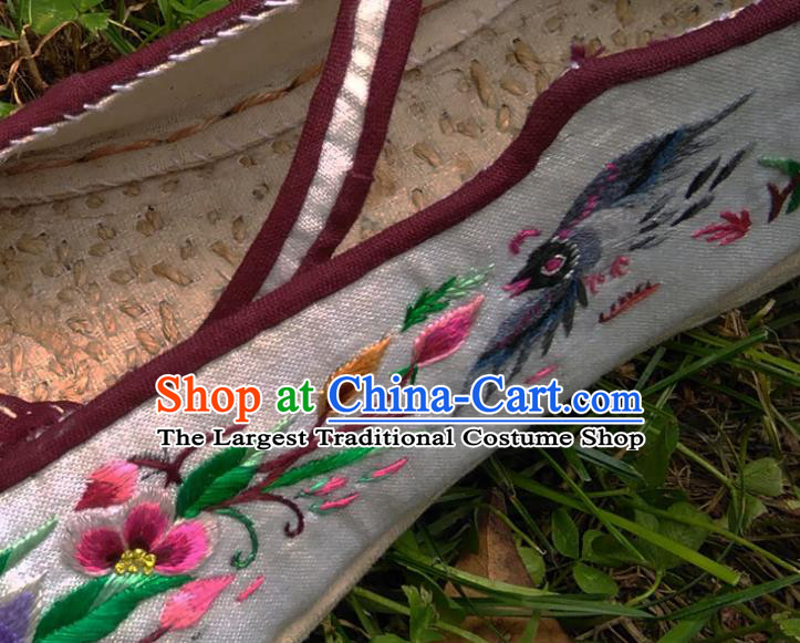 Chinese Handmade White Satin Shoes Traditional Yi Nationality Shoes Yunnan Ethnic Shoes National Embroidered Shoes