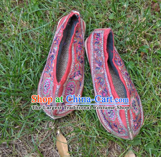 Chinese Traditional Yi Nationality Wedding Shoes Yunnan Ethnic Embroidered Shoes National Red Cloth Shoes