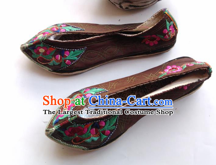 Chinese National Brown Cloth Shoes Handmade Embroidered Shoes Traditional Yi Nationality Strong Cloth Soles Shoes Yunnan Ethnic Shoes