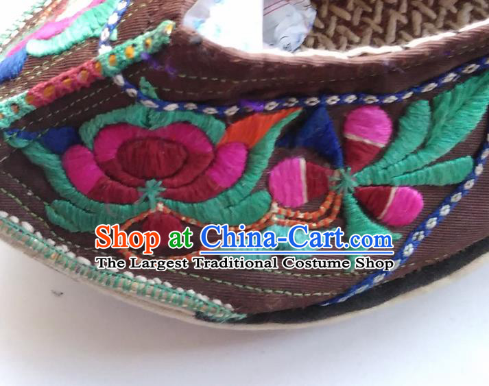 Chinese National Brown Cloth Shoes Handmade Embroidered Shoes Traditional Yi Nationality Strong Cloth Soles Shoes Yunnan Ethnic Shoes