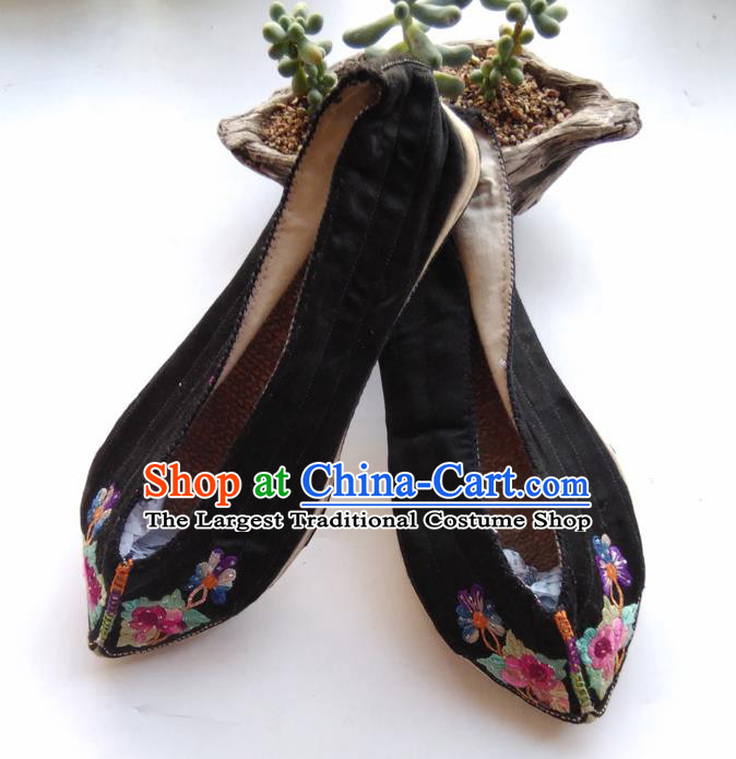 Chinese Yunnan Ethnic Shoes National Handmade Black Embroidered Shoes Traditional Yi Nationality Strong Cloth Soles Shoes