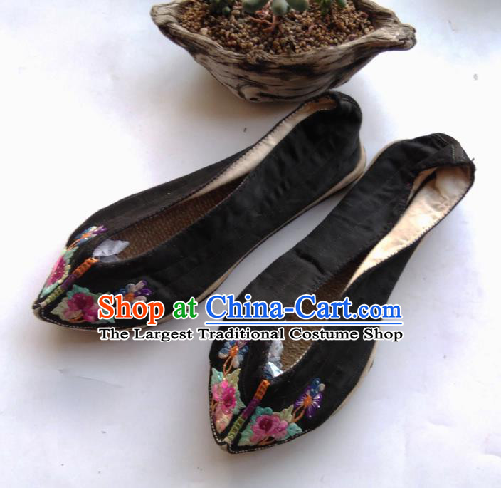Chinese Yunnan Ethnic Shoes National Handmade Black Embroidered Shoes Traditional Yi Nationality Strong Cloth Soles Shoes