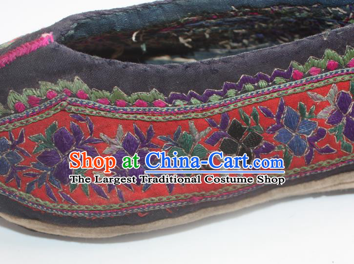 Chinese National Wedding Strong Cloth Soles Shoes Handmade Red Embroidered Shoes Traditional Yunnan Yi Nationality Woman Shoes