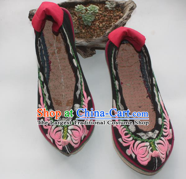 Chinese National Strong Cloth Soles Shoes Handmade Black Embroidered Shoes Traditional Yunnan Nationality Woman Shoes