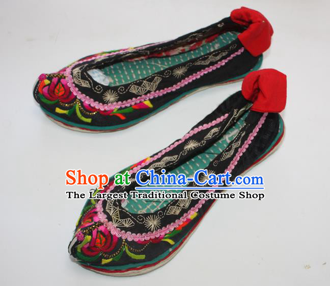 Chinese Traditional Yunnan Yi Nationality Woman Shoes National Ethnic Strong Cloth Soles Shoes Handmade Black Satin Embroidered Shoes
