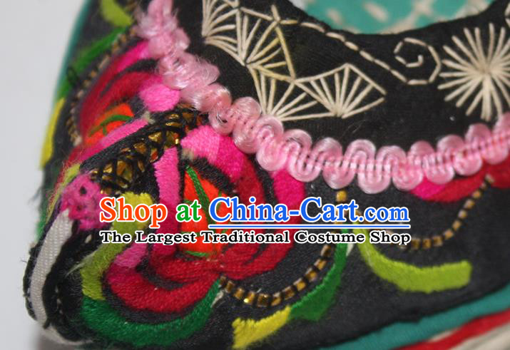 Chinese Traditional Yunnan Yi Nationality Woman Shoes National Ethnic Strong Cloth Soles Shoes Handmade Black Satin Embroidered Shoes