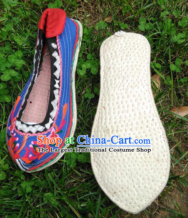 Chinese Traditional Yi Nationality Shoes Yunnan Ethnic Woman Shoes National Embroidered Blue Cloth Shoes