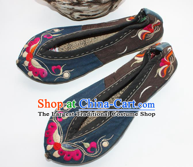 Chinese Handmade Navy Embroidered Butterfly Shoes Traditional Yi Nationality Shoes National Strong Cloth Soles Shoes Ethnic Woman Shoes