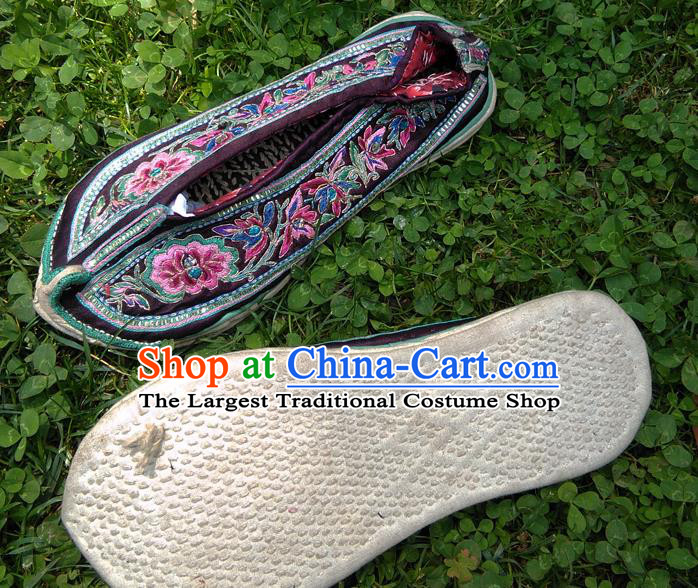 Chinese Yunnan Ethnic Woman Shoes National Embroidered Purple Cloth Shoes Traditional Yi Nationality Shoes
