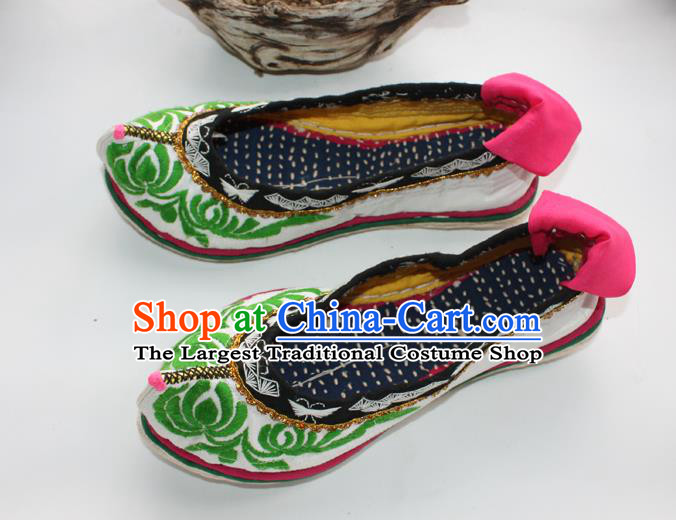 Chinese Traditional Yi Nationality Shoes National Strong Cloth Soles Shoes Ethnic Woman Shoes Handmade White Satin Embroidered Shoes